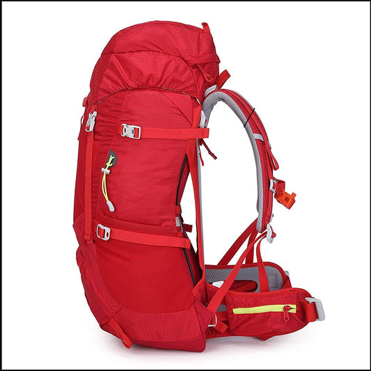 Borsa da campeggio resistente e capiente, con tracolla regolabile.